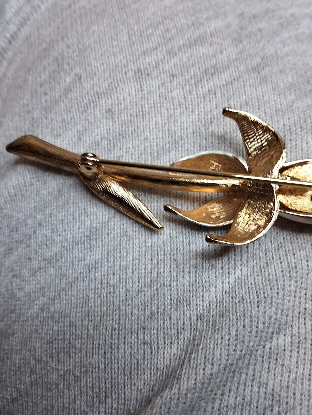 Vintage Crown Trifari Pink Green Enamel Tulip Flower Brooch Gold Tone - Picture 5 of 7